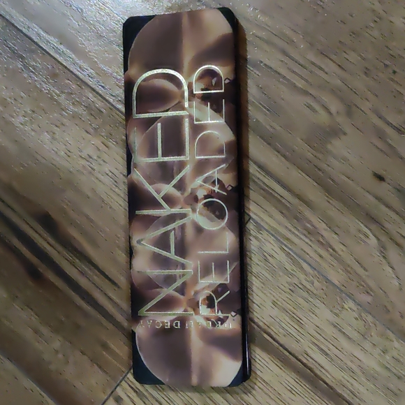 Brand new NAKED RELOADED EYESHADOW PALETTE - Picture 2 of 3